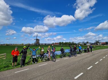 Transilvania Business a însoțit echipa Traventuria într-un spectaculos circuit pe biciclete în Țara Lalelelor.
