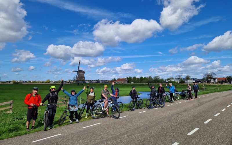 Transilvania Business a însoțit echipa Traventuria într-un spectaculos circuit pe biciclete în Țara Lalelelor.