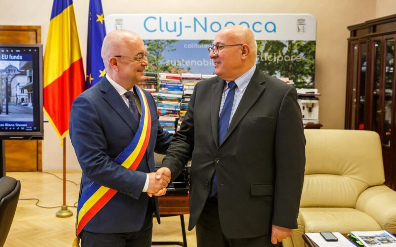 Edilul clujean Emil Boc a avut, la sediul Primăriei Cluj-Napoca (PCN) o întrevedere cu Kyriacos Kakouris, vicepreședinte al Băncii Europene de Investiții (BEI), prezent și în contextul desfășurării Eurocities 2024.