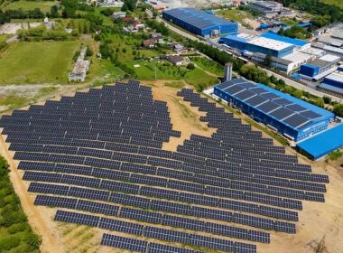 Rombat a consemnat terminarea terminarea lucrărilor la cel de-al doilea parc fotovoltaic situat în imediata vecinătate a sediului său din Bistrița, precum și a panourilor amplasate pe acoperișul unităților de producție.