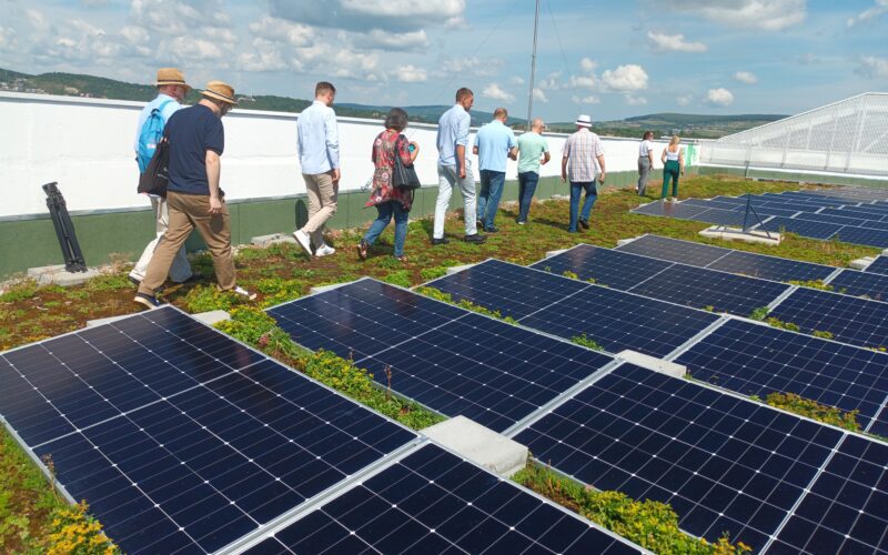La Cluj există o politică publică de încurajare a cetățenilor ca să monteze panouri fotovoltaice pe case, prin programul Casa Verde al Ministerului Mediului, cărora noi să le acordăm sprijin cu autorizații emise rapid.