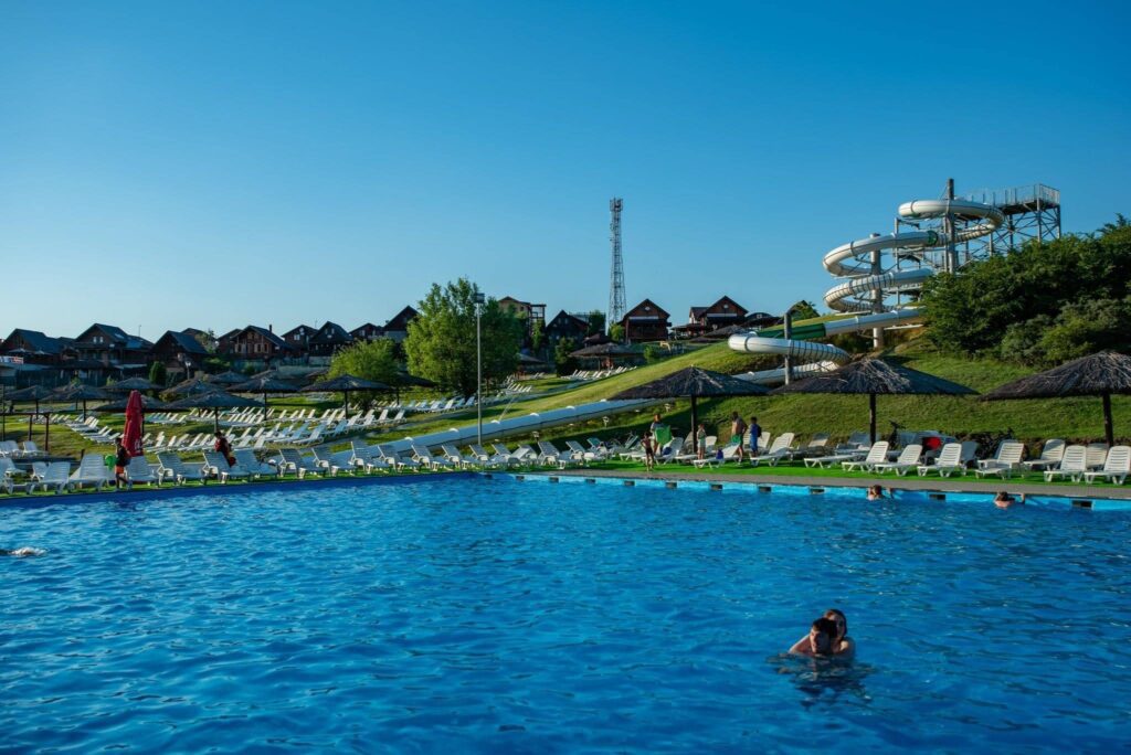 60.000 de turiști din țară și străinătate s-au relaxat în Parcul Balnear Băile Figa (PBBF) în prima lună de la deschiderea sezonului estival