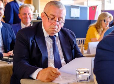 Doresc să le mulțumesc pe această cale colegilor din AGRI, totodată colegilor liberali din Parlamentul European pentru încrederea acordată și reiterez, de asemenea, asumarea angajamentului meu pentru sectorul agricol.