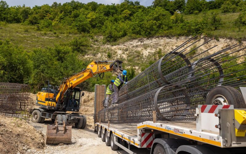Consiliul Județean (CJ) Cluj a semnat contractul de finanțare a programului privind actualizarea hărților de risc natural pentru cutremure și alunecări de teren pe teritoriul județului.