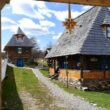 Cei doi antreprenori, inițial activând în design vestimentar și vânzări și au creat complexul Casa din Vale Breb, apoi evenimentul redenumit Fest-în-Vale.