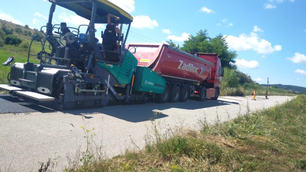 Forul județean a comandat o serie de lucrări de întreținere curentă și periodică pe DJ 161 Sărata – limită cu județul Sălaj. Acestea au drept principal scop asigurarea unei circulații rutiere normale, în condiții de siguranță.