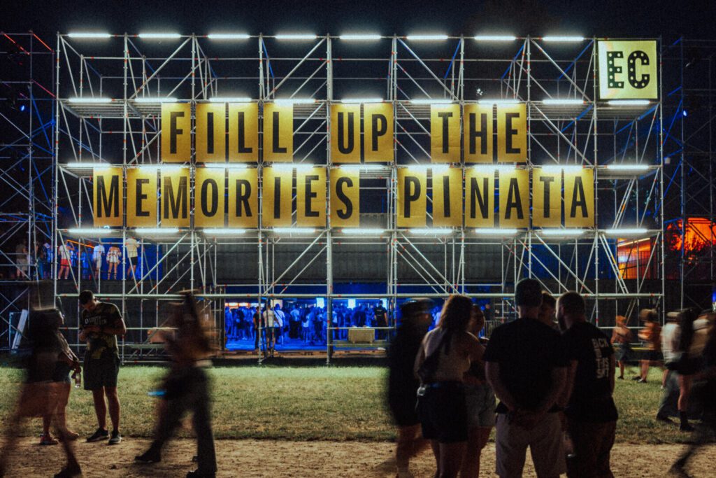 Încă din prima zi de festival, peste 34.000 de participanți au ales cea mai fierbinte destinație a momentului în România, domeniul Banffy din Bonțida. 