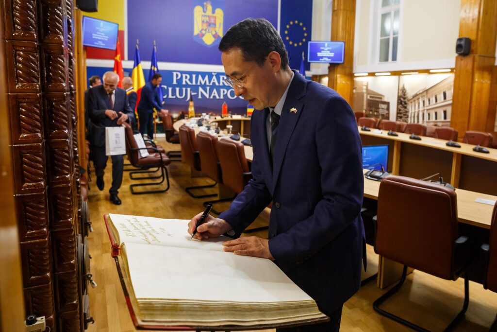 Am înființat la Cluj a 28-a filială a Camerei de Comerț și Industrie România – China (CCIRC), sperăm că relația între cele două țări va fi de bun augur.
