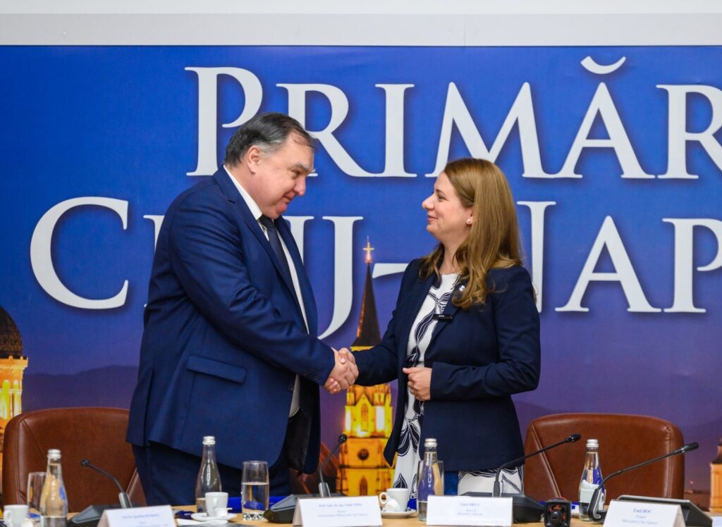 Rectorul UTCN), Vasile Țopa, și ministrul educației, Ligia Deca, au semnat contractul de finanțare pentru reabilitarea cantinei de pe str. Observatorului, finanțat prin Planul Național de Redresare și Reziliență.