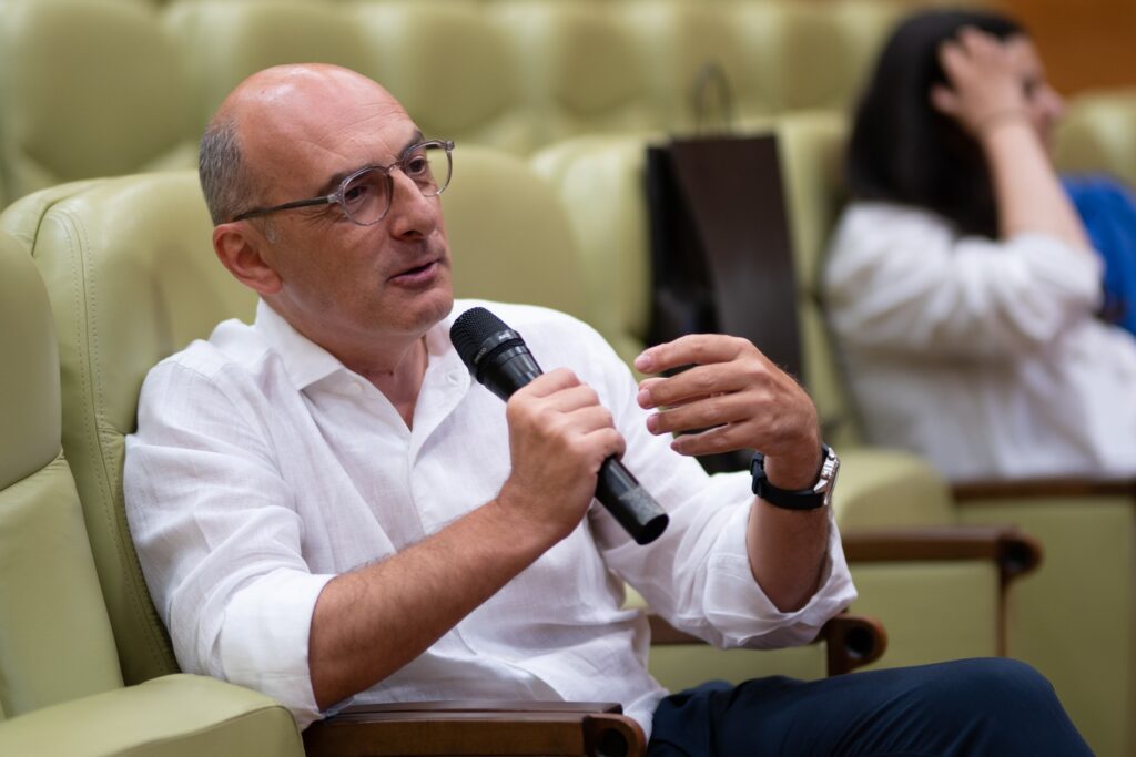 Președintele Fundației ArtEncounters, a vorbit despre importanța culturii și educației la Electric Castle, în relație cu mediul de afaceri.