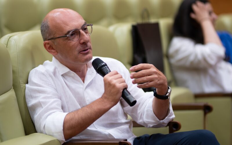 Președintele Fundației ArtEncounters, a vorbit despre importanța culturii și educației la Electric Castle, în relație cu mediul de afaceri.