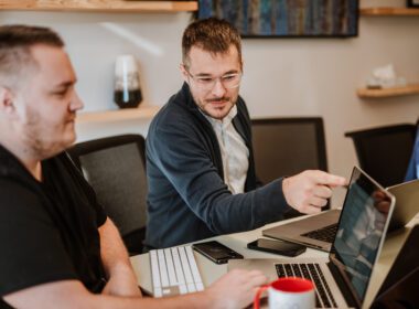 Tudor Brad, fondatorul Better Quality Assurance (BetterQA), a reușit, printr-o scurtă dar semnificativă experiență acumulată în SUA, să ridice startup-ul din Cluj la rangul de trader al NATO.