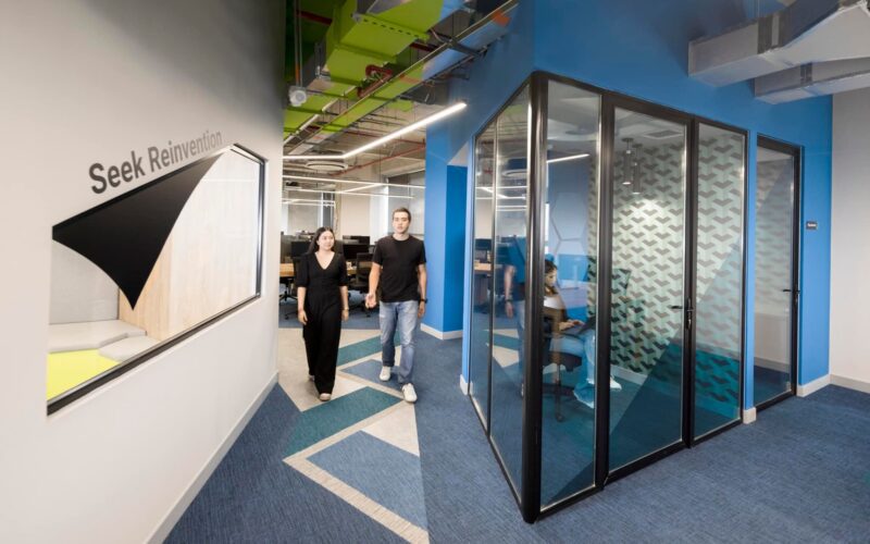 Grupul din Argentina deținea o companie în țara noastră, Globant IT Cluj, dar și filiale ale Pentalog. Biroul de avocatură Nestor Nestor Diculescu Kingston Petersen (NNDKP) a asistat Globant în proces de fuziune dintre două filiale deținute aici de grup: Pentalog Romania și Pentalog HR Romania.