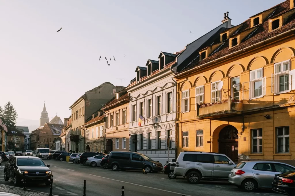 Filiala Romania Sotheby’s International Realty are în portofoliu mai multe clădiri cu funcțiuni de turism, actuale sau sugerate, din cele două provincii istorice ale României.