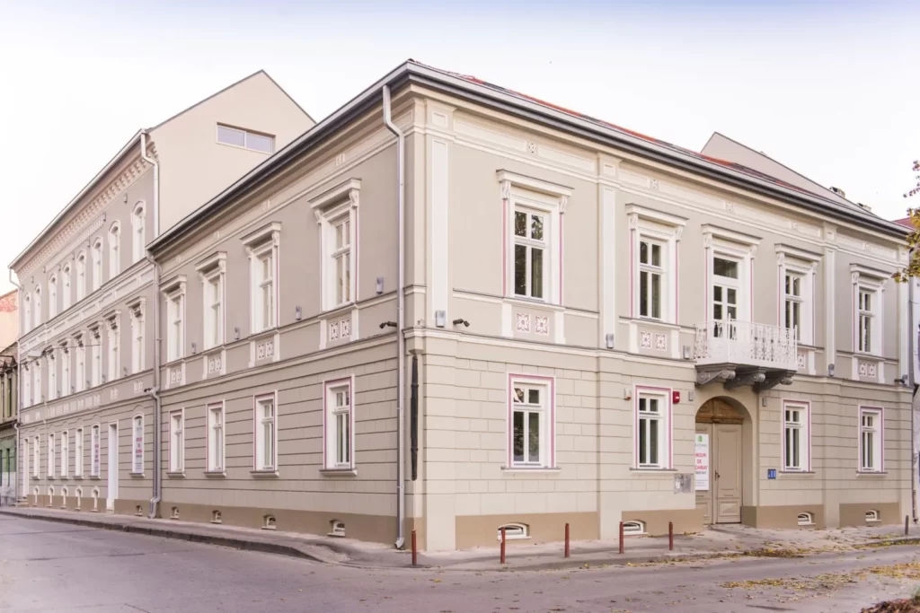 Filiala Romania Sotheby’s International Realty are în portofoliu mai multe clădiri cu funcțiuni de turism, actuale sau sugerate, din cele două provincii istorice ale României.