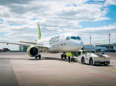 Compania letonă deține o flotă de 48 de avioane Airbus A220-300 | Foto: AirBaltic
