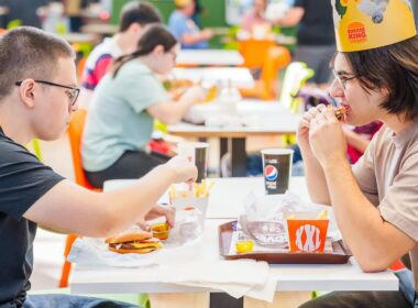 Am contribuit prin realizarea instalațiilor sanitare, de încălzire, ventilație, aer condiționat de la Burger King.