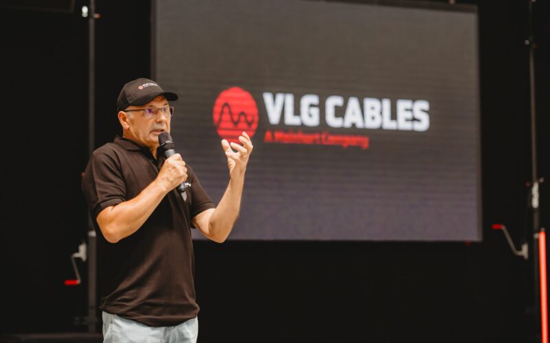 La acea vreme, Alexandru Domocos, fondatorul VLG Cables România, a văzut oportunitatea de a aduce pe piață cabluri de înaltă calitate, într-o perioadă în care infrastructura României începea să se dezvolte accelerat.