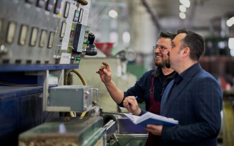 În august, Electroplast Bistrița. unul dintre cei mai importanți producători de cabluri electrice aflat în portofoliul holdingului Roca Industry, a semnat contractul cu Ministerul Energiei.
