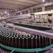 HEINEKEN România încheie un parteneriat cu ENGIE pentru a accelera eforturile de decarbonare • În România, parteneriatul cu ENGIE și investițiile locale vor sprijini ambiția globală a HEINEKEN de a atinge Net Zero emisii de CO2 în Scope 1 și 2, până în 2030, și pe întregul lanț de valoare, până în 2040. • Programul HEINEKEN Net Zero Production (i-NZP) a fost dezvoltat pentru a facilita și accelera măsurile care vizează reducerea emisiilor, susținând ambiția globală a HEINEKEN de a ajunge la Net Zero emisii de CO2 în Scope 1 și 2, până în 2030. • În România, ENGIE devine partenerul HEINEKEN în implementarea măsurilor de decarbonare în toate cele 3 fabrici de bere locale, fiind așteptate progrese în reducerea emisiilor și beneficii pentru mediu. București, 25 septembrie 2024 – HEINEKEN, compania producătoare de bere cu cea mai extinsă prezență din lume, a atins o nouă bornă în călătoria sa către Net Zero emisii de CO2, prin semnarea unor parteneriate adiționale în cadrul programului său global Net Zero Production. Acești parteneri vor aduce expertiza tehnică, pentru a sprijini ambiția globală a HEINEKEN de a ajunge la Net Zero emisii de CO2 în Scope 1 și 2, până în 2030. În România, HEINEKEN va colabora cu ENGIE Romania pentru a implementa tehnologie de înaltă eficiență și soluții energetice, ca parte a traiectoriei de decarbonare a celor trei fabrici locale, de la Miercurea-Ciuc, Ungheni (Mureș) și Craiova. Printr-o colaborare solidă între HEINEKEN, ENGIE Romania și ENGIE Impact, una dintre filialele grupului ENGIE, se vor implementa diverse soluții de decarbonare, care vizează inclusiv economisirea energiei, instalarea de pompe de căldură și a unui biodigestor la una dintre fabrici. Partenerii noștri vin cu expertiză în domeniul lor de activitate, cunoașterea celor mai bune soluții tehnologice disponibile și o perspectivă din exterior cu privire la problemele pe care încercăm să le rezolvăm. Aceste abilități sunt esențiale pentru a sprijini HEINEKEN în atingerea ambițiilor sale către Net Zero emisii de CO2 în Scope 1 și 2, până în 2030, care nu pot fi realizate decât împreună. Colaborarea cu experți este esențială pentru a atinge aceste ambiții cu rapiditatea și amploarea de care avem nevoie. - Magne Setnes, Chief Supply Chain Officer la HEINEKEN Parteneriatul nostru cu ENGIE ne permite să facem un pas important, esențial în călătoria noastră către Net Zero emisii de CO2, aici în România. Aceasta a fost o prioritate pentru noi încă de la anunțarea ambiției globale a HEINEKEN de a-și decarbona producția. De asemenea, suntem foarte încântați că am putut obține finanțare prin Planul Național de Recuperare și Reziliență (PNRR) pentru proiectul nostru de investiții. - Thibaut Boidin, Managing Director, HEINEKEN România Suntem încântați să fim partenerul ales de HEINEKEN pentru furnizarea de soluții complexe și la cheie de decarbonare pentru trei dintre siturile industriale ale clientului nostru. Am propus o abordare integrată, de la strategie la execuție, constând în soluții și tehnologii inovatoare pentru decarbonarea și utilizarea căldurii. Strategia noastră combină producția de biometan rezultat din deșeurile fabricilor de bere și recuperarea căldurii prin pompe de căldură. Această abordare personalizată va contribui la ambițiile globale ale HEINEKEN de a atinge Net Zero.” - Nicolas Richard, CEO ENGIE Romania Programul Integrated Net Zero Production a fost lansat pentru a adresa 88% din emisiile globale generate de Scop 1 și 2 ale HEINEKEN care provin din producția de băuturi, cu scopul de a stabili o echipă interfuncțională de experți interni și furnizori externi, care să conducă la rezultatele dorite. HEINEKEN continuă să se concentreze pe acțiuni concrete pentru a-și reduce emisiile de carbon, lucrând îndeaproape cu clienții, și furnizorii. La sfârșitul anului 2023, HEINEKEN a redus deja la nivel global emisiile din domeniile de aplicare 1 și 2 cu 34% față de 2018. În 2023, obiectivele HEINEKEN globale Net Zero și FLAG (Forest, Land and Agriculture) au fost aprobate de inițiativa Science Based Targets (SBTi), compania devenind primul producător de bere global care a trecut de această etapă de sustenabilitate. Pentru detalii complete despre obiectivele științifice globale ale HEINEKEN, consultați site-ul SBTi. ----------------------------------------------- Despre HEINEKEN HEINEKEN este compania producătoare de bere cu cea mai extinsă prezență din lume. Este principalul dezvoltator și marketer de mărci de bere și cidru premium și fără alcool. Recunoscut pentru brandul Heineken®, Grupul are un portofoliu de peste 300 de mărci de bere și cidru internaționale, regionale, locale și de specialitate. Cu ajutorul a peste 90.000 de colegi, creăm bucuria autentică de a fi împreună, pentru a inspira o lume mai bună. Visul nostru este să modelăm viitorul berii și nu numai, pentru a câștiga inimile consumatorilor. Suntem dedicați inovării, investițiilor pe termen lung în branduri, execuției de vânzări și punem accent pe management-ul costurilor. Prin agenda "Brew a Better World", sustenabilitatea face parte din business-ul nostru. HEINEKEN are o amprentă geografică bine echilibrată, ocupând o poziție de lider atât pe piețele dezvoltate, cât și pe cele în curs de dezvoltare. Operăm fabrici de bere, malțării, fabrici de cidru și alte unități de producție în peste 70 de țări. Cele mai recente informații sunt disponibile pe website-ul companiei și urmărește-ne pe LinkedIn, Twitter și Instagram. În România, HEINEKEN este prezentă din 2003. Oferim un portofoliu divers de mărci locale și internaționale de bere și cidru, majoritatea produse în cele trei fabrici locale, din Craiova, Ungheni și Miercurea Ciuc. Angajamentul nostru față de piața locală se reflectă nu doar prin diversitatea de branduri, ci și prin acțiunile noastre: avem 1.100 de angajați în România, ne aprovizionăm de la furnizori locali cu aproximativ 70% din ingrediente și suntem dedicați agendei noastre de sustenabilitate, ’Brew a Better World - Raise The Bar 2030’. Despre ENGIE Romania ENGIE Romania este una dintre filialele grupului ENGIE, lider mondial în sectorul energiei și al serviciilor cu emisii reduse de carbon. Împreună cu cei peste 97.000 de angajați, Grupul s-a angajat să accelereze tranziția către o economie cu impact neutru în ceea ce privește emisiile de dioxid de carbon, având ca obiectiv Zero emisii de Carbon până în 2045. Grupul ENGIE susține clienții și partenerii în demersul de decarbonare, oferind soluții prietenoase cu mediul înconjurător și încurajând un consum redus de energie. Grupul de companii ENGIE Romania activează în domeniile distribuţiei şi furnizării de gaze naturale, producției din surse regenerabile și furnizării de energie electrică, precum și în soluții verzi și servicii tehnice pentru instalaţii de gaze naturale şi centrale termice. ENGIE Romania şi filialele sale deservesc un portofoliu de peste 2,2 milioane de clienţi, operează o reţea de distribuţie de 23.255 km, deţin o capacitate de producție din surse verzi de 211 MW şi au peste 4.300 de angajaţi. Grupul ENGIE Romania a realizat investiții în valoare de 6.760 milioane de lei din 2005 până la 31 decembrie 2023.