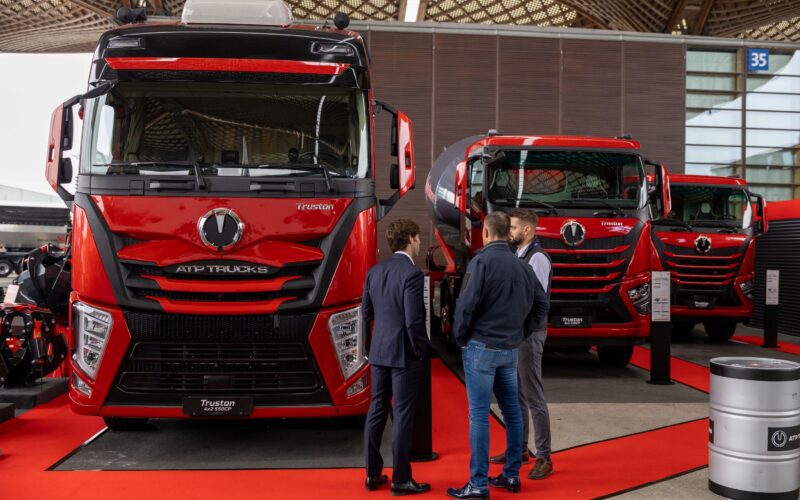 Producătorul român de vehicule comerciale și de transport persoane lansează noul model Truston 8x4 la prima sa participare la prestigiosul târg IAA Transportation 2024 din Hannover, dedicat soluțiilor de mobilitate și vehiculelor comerciale.