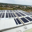 Saint-Gobain România, parte a liderului mondial în domeniul soluțiilor ușoare și sustenabile pentru construcții, a anunțat finalizarea cu succes a proiectului de instalare și punere în funcțiune a unei centrale fotovoltaice destinate alimentării din surse proprii de energie a liniei nr. 1 a fabricii de plăci de gips-carton din Turda.