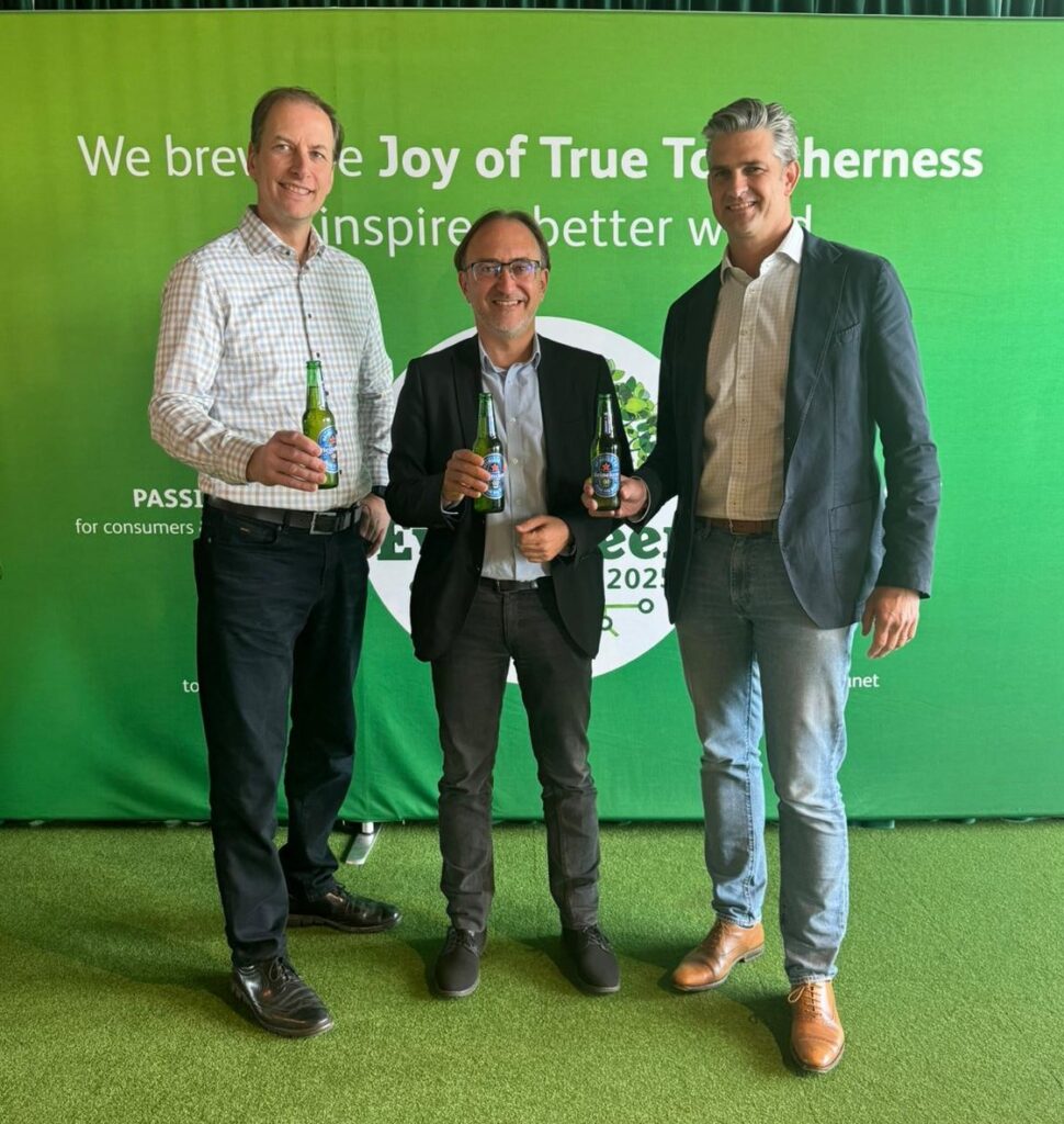 HEINEKEN România încheie un parteneriat cu ENGIE pentru a accelera eforturile de decarbonare • În România, parteneriatul cu ENGIE și investițiile locale vor sprijini ambiția globală a HEINEKEN de a atinge Net Zero emisii de CO2 în Scope 1 și 2, până în 2030, și pe întregul lanț de valoare, până în 2040.
• Programul HEINEKEN Net Zero Production (i-NZP) a fost dezvoltat pentru a facilita și accelera măsurile care vizează reducerea emisiilor, susținând ambiția globală a HEINEKEN de a ajunge la Net Zero emisii de CO2 în Scope 1 și 2, până în 2030.
• În România, ENGIE devine partenerul HEINEKEN în implementarea măsurilor de decarbonare în toate cele 3 fabrici de bere locale, fiind așteptate progrese în reducerea emisiilor și beneficii pentru mediu.
București, 25 septembrie 2024 – HEINEKEN, compania producătoare de bere cu cea mai extinsă prezență din lume, a atins o nouă bornă în călătoria sa către Net Zero emisii de CO2, prin semnarea unor parteneriate adiționale în cadrul programului său global Net Zero Production. Acești parteneri vor aduce expertiza tehnică, pentru a sprijini ambiția globală a HEINEKEN de a ajunge la Net Zero emisii de CO2 în Scope 1 și 2, până în 2030.
În România, HEINEKEN va colabora cu ENGIE Romania pentru a implementa tehnologie de înaltă eficiență și soluții energetice, ca parte a traiectoriei de decarbonare a celor trei fabrici locale, de la Miercurea-Ciuc, Ungheni (Mureș) și Craiova. Printr-o colaborare solidă între HEINEKEN, ENGIE Romania și ENGIE Impact, una dintre filialele grupului ENGIE, se vor implementa diverse soluții de decarbonare, care vizează inclusiv economisirea energiei, instalarea de pompe de căldură și a unui biodigestor la una dintre fabrici.
Partenerii noștri vin cu expertiză în domeniul lor de activitate, cunoașterea celor mai bune soluții tehnologice disponibile și o perspectivă din exterior cu privire la problemele pe care încercăm să le rezolvăm. Aceste abilități sunt esențiale pentru a sprijini HEINEKEN în atingerea ambițiilor sale către Net Zero emisii de CO2 în Scope 1 și 2, până în 2030, care nu pot fi realizate decât împreună. Colaborarea cu experți este esențială pentru a atinge aceste ambiții cu rapiditatea și amploarea de care avem nevoie. - Magne Setnes, Chief Supply Chain Officer la HEINEKEN
Parteneriatul nostru cu ENGIE ne permite să facem un pas important, esențial în călătoria noastră către Net Zero emisii de CO2, aici în România. Aceasta a fost o prioritate pentru noi încă de la anunțarea ambiției globale a HEINEKEN de a-și decarbona producția. De asemenea, suntem foarte încântați că am putut obține finanțare prin Planul Național de Recuperare și Reziliență (PNRR) pentru proiectul nostru de investiții. - Thibaut Boidin, Managing Director, HEINEKEN România
Suntem încântați să fim partenerul ales de HEINEKEN pentru furnizarea de soluții complexe și la cheie de decarbonare pentru trei dintre siturile industriale ale clientului nostru. Am propus o abordare integrată, de la strategie la execuție, constând în soluții și tehnologii inovatoare pentru decarbonarea și utilizarea căldurii. Strategia noastră combină producția de biometan rezultat din deșeurile fabricilor de bere și recuperarea căldurii prin pompe de căldură. Această abordare personalizată va contribui la ambițiile globale ale HEINEKEN de a atinge Net Zero.” - Nicolas Richard, CEO ENGIE Romania
Programul Integrated Net Zero Production a fost lansat pentru a adresa 88% din emisiile globale generate de Scop 1 și 2 ale HEINEKEN care provin din producția de băuturi, cu scopul de a stabili o echipă interfuncțională de experți interni și furnizori externi, care să conducă la rezultatele dorite.
HEINEKEN continuă să se concentreze pe acțiuni concrete pentru a-și reduce emisiile de carbon, lucrând îndeaproape cu clienții, și furnizorii. La sfârșitul anului 2023, HEINEKEN a redus deja la nivel global emisiile din domeniile de aplicare 1 și 2 cu 34% față de 2018.
În 2023, obiectivele HEINEKEN globale Net Zero și FLAG (Forest, Land and Agriculture) au fost aprobate de inițiativa Science Based Targets (SBTi), compania devenind primul producător de bere global care a trecut de această etapă de sustenabilitate. Pentru detalii complete despre obiectivele științifice globale ale HEINEKEN, consultați site-ul SBTi.
-----------------------------------------------
Despre HEINEKEN
HEINEKEN este compania producătoare de bere cu cea mai extinsă prezență din lume. Este principalul dezvoltator și marketer de mărci de bere și cidru premium și fără alcool. Recunoscut pentru brandul Heineken®, Grupul are un portofoliu de peste 300 de mărci de bere și cidru internaționale, regionale, locale și de specialitate. Cu ajutorul a peste 90.000 de colegi, creăm bucuria autentică de a fi împreună, pentru a inspira o lume mai bună. Visul nostru este să modelăm viitorul berii și nu numai, pentru a câștiga inimile consumatorilor. Suntem dedicați inovării, investițiilor pe termen lung în branduri, execuției de vânzări și punem accent pe management-ul costurilor. Prin agenda "Brew a Better World", sustenabilitatea face parte din business-ul nostru. HEINEKEN are o amprentă geografică bine echilibrată, ocupând o poziție de lider atât pe piețele dezvoltate, cât și pe cele în curs de dezvoltare. Operăm fabrici de bere, malțării, fabrici de cidru și alte unități de producție în peste 70 de țări. Cele mai recente informații sunt disponibile pe website-ul companiei și urmărește-ne pe LinkedIn, Twitter și Instagram.
În România, HEINEKEN este prezentă din 2003. Oferim un portofoliu divers de mărci locale și internaționale de bere și cidru, majoritatea produse în cele trei fabrici locale, din Craiova, Ungheni și Miercurea Ciuc. Angajamentul nostru față de piața locală se reflectă nu doar prin diversitatea de branduri, ci și prin acțiunile noastre: avem 1.100 de angajați în România, ne aprovizionăm de la furnizori locali cu aproximativ 70% din ingrediente și suntem dedicați agendei noastre de sustenabilitate, ’Brew a Better World - Raise The Bar 2030’.
Despre ENGIE Romania
ENGIE Romania este una dintre filialele grupului ENGIE, lider mondial în sectorul energiei și al serviciilor cu emisii reduse de carbon. Împreună cu cei peste 97.000 de angajați, Grupul s-a angajat să accelereze tranziția către o economie cu impact neutru în ceea ce privește emisiile de dioxid de carbon, având ca obiectiv Zero emisii de Carbon până în 2045. Grupul ENGIE susține clienții și partenerii în demersul de decarbonare, oferind soluții prietenoase cu mediul înconjurător și încurajând un consum redus de energie.
Grupul de companii ENGIE Romania activează în domeniile distribuţiei şi furnizării de gaze naturale, producției din surse regenerabile și furnizării de energie electrică, precum și în soluții verzi și servicii tehnice pentru instalaţii de gaze naturale şi centrale termice. ENGIE Romania şi filialele sale deservesc un portofoliu de peste 2,2 milioane de clienţi, operează o reţea de distribuţie de 23.255 km, deţin o capacitate de producție din surse verzi de 211 MW şi au peste 4.300 de angajaţi. Grupul ENGIE Romania a realizat investiții în valoare de 6.760 milioane de lei din 2005 până la 31 decembrie 2023.