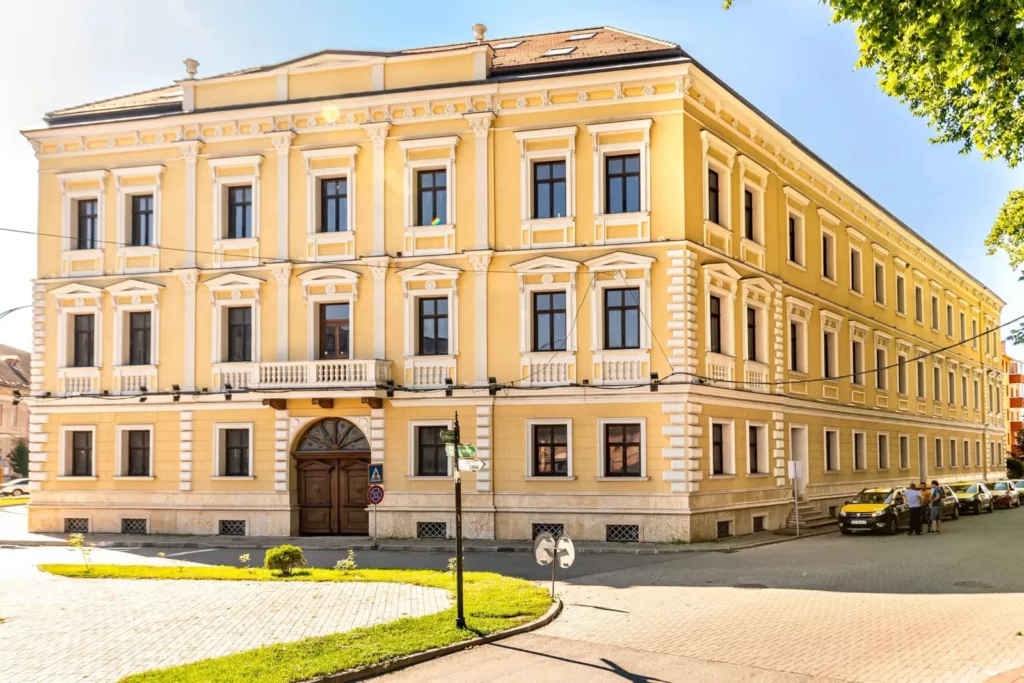 Filiala Romania Sotheby’s International Realty are în portofoliu mai multe clădiri cu funcțiuni de turism, actuale sau sugerate, din cele două provincii istorice ale României.