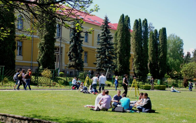 Universitatea de Științe Agricole și Medicină Veterinară (USAMV) Cluj găzduiește, în 26-28 septembrie, conferința internațională ”Științele vieții pentru dezvoltare sustenabilă”, cu participarea a peste 350 de specialiști din România și alte 17 țări. 