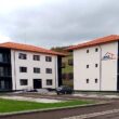 Locuințele (16 garsoniere, 4 apartamente cu 2 camere și 2 apartamente cu 3 camere) au fost construite pe str. Dejului nr. 42, pe un regim de înălţime cu două etaje, investiția ANL fiind de 5,5 milioane de lei, inclusiv taxa pe valoarea adăugată.
