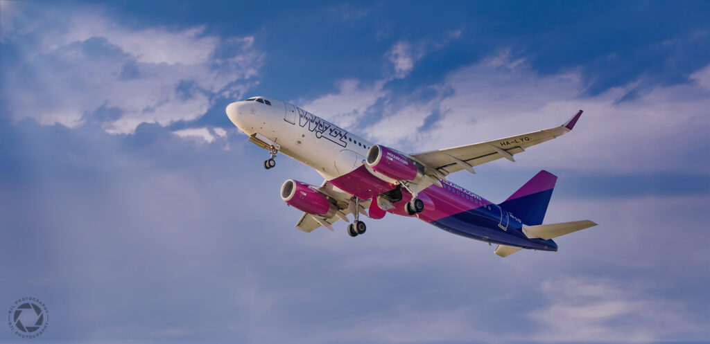 Cursele către Viena și Abu Dhabi, operate de Wizz Air, vor oferi pasagerilor noi oportunități pentru călătorii de afaceri și turism, potrivit conducerii AIAIC.