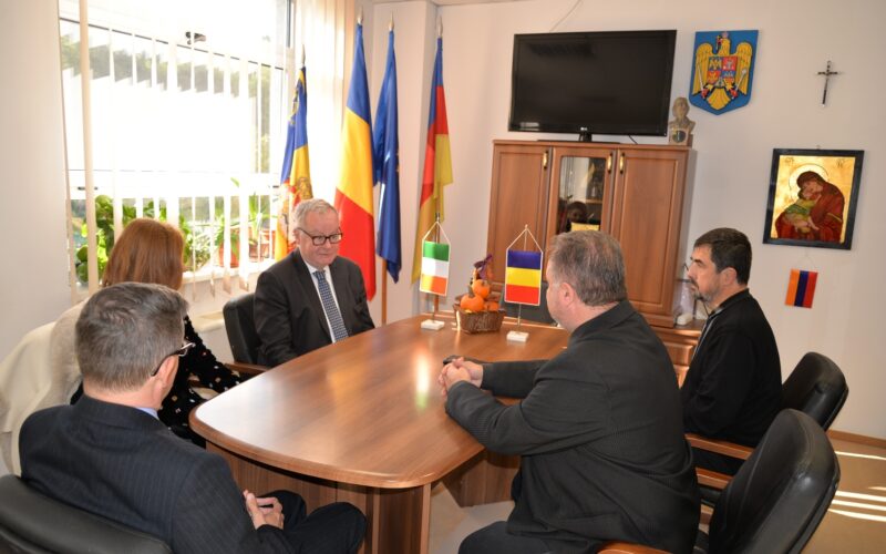 Vicepreședintele Consiliului Județean (CJ) Cluj, Istvan Vakar, a primit vizita unei delegații conduse de Brendan Ward, ambasadorul Irlandei în România.