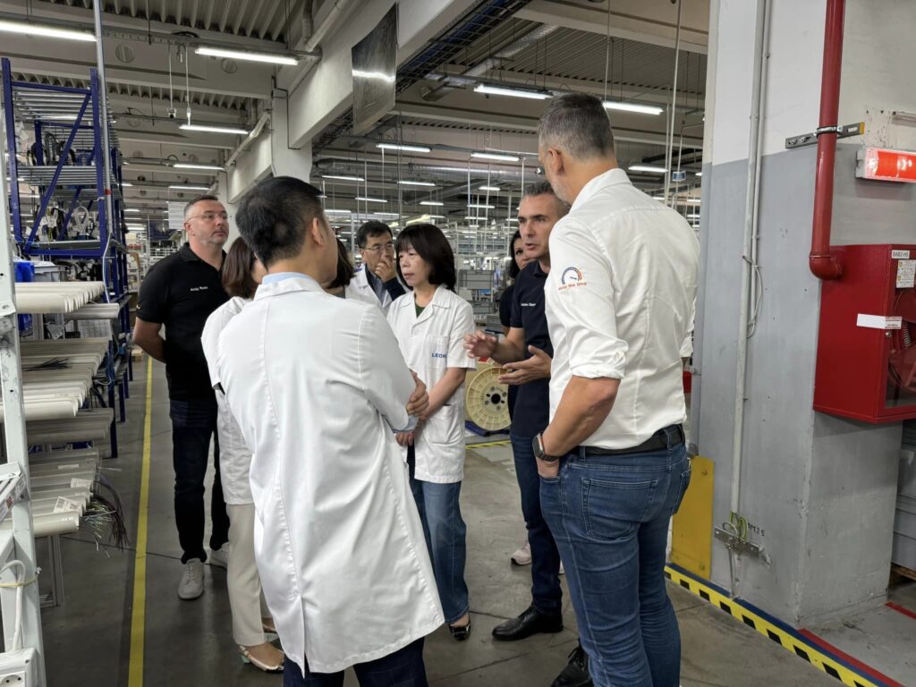Leoni Bistrița a demarat un nou proiect: va livra pentru unul dintre cei mai importanți producători auto germani și asigură continuitatea producției pentru jumătate din capacitatea fabricii, până în 2030