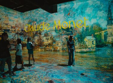 Monet: The Immersive Show”, primul spectacol de artă imersivă dedicat marelui artist Claude Monet organizat vreodată în România, va fi lansat în exclusivitate la Museum of Immersive New Art (MINA) Cluj.