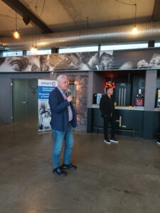 Managerii de resurse umane din Cluj au fost „convocați” la complexul HillHouse Pool & Lounge, din Feleacu, pentru a fi puși la curent, prin evenimentul HR Connect Fall Party, cu cele mai noi tendințe din domeniu. 