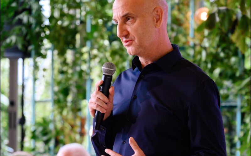 Dragoș Petrescu, președintele City Grill Restaurants și lider în Confederația Patronală Concordia, a venit cu un mesaj optimist la conferința “Ce îi așteaptă pe antreprenori în 2025” de la Cluj.  