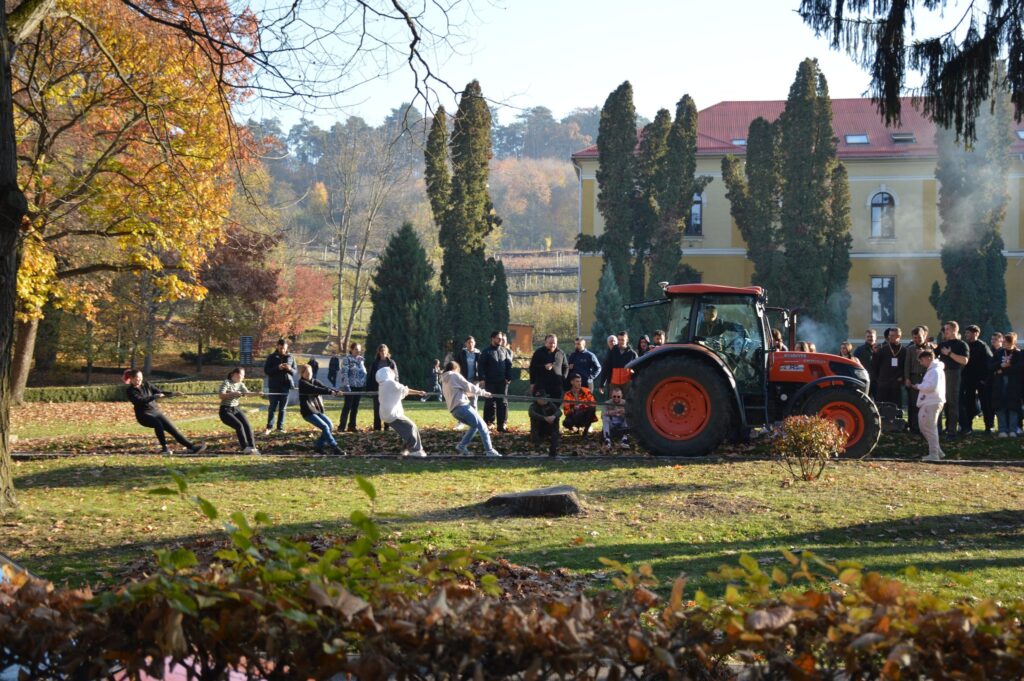 CampusLinkFest, din incinta Universității de Științe Agricole și Medicină Veterinară (USAMV) Cluj, a grupat Ziua Absolventului, cu târg de cariere, prezentări de companii sau dezbateri despre inserția tinerilor în piața muncii.