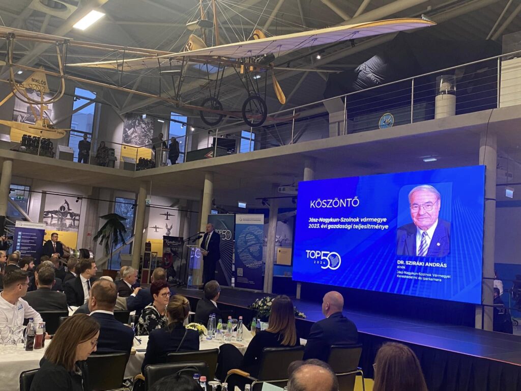Camera de Comerț și Industrie Maramureș (CCIM) a răspuns afirmativ invitației Camerei de Comerț și Industrie Szolnok (CCIS) de a participa la evenimentul “Top 50”, ce premiază excelența în afaceri din județul Jasz – Nagykun - Szolnok.