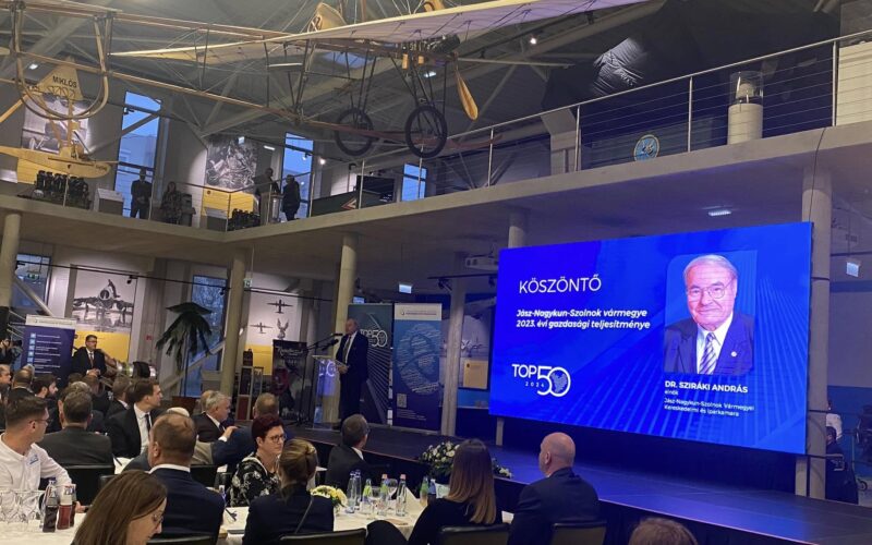 Camera de Comerț și Industrie Maramureș (CCIM) a răspuns afirmativ invitației Camerei de Comerț și Industrie Szolnok (CCIS) de a participa la evenimentul “Top 50”, ce premiază excelența în afaceri din județul Jasz – Nagykun - Szolnok.