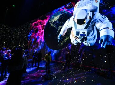 Museum of Immersive New Art (MINA) Cluj îl va primi pe Dumitru Prunariu, singurul român care a zburat în spațiu, în cadrul unui eveniment special dedicat explorării cosmosului.