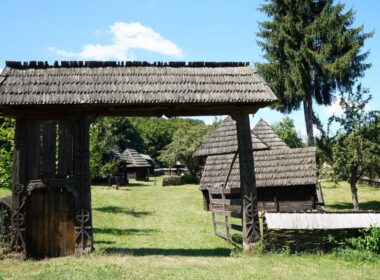 Banii sunt detinați reabilitării și punerii în valoare a patrimoniului Parcului Etnografic Național Romulus Vuia (PENRV).