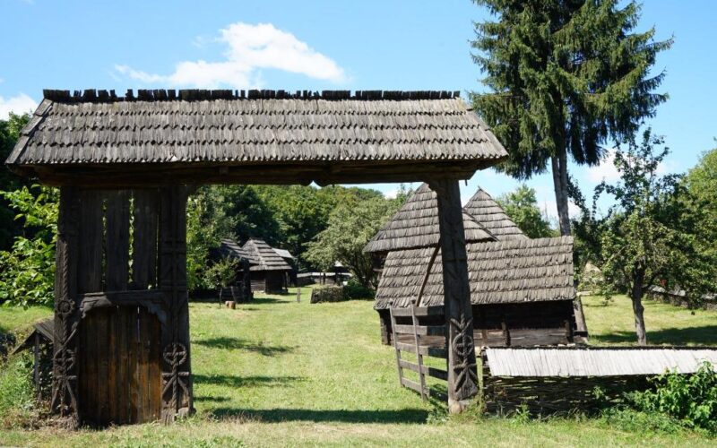 Banii sunt detinați reabilitării și punerii în valoare a patrimoniului Parcului Etnografic Național Romulus Vuia (PENRV).
