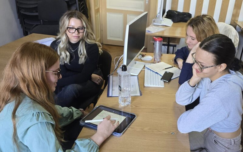Studenții selectați într-un proiect de practică pe fonduri europene au șansa de a-și găsi loc de muncă în domenii căutate pe plan internațional.  