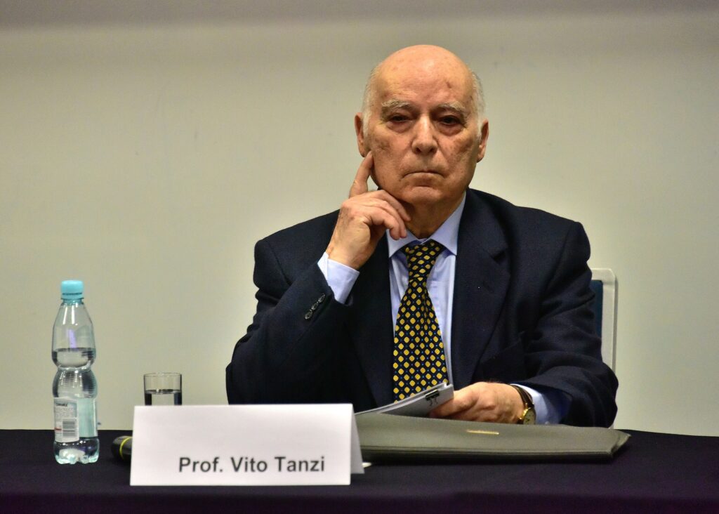 Facultatea de Business Cluj din cadrul Universităţii Babeş-Bolyai (FBC - UBB) găzduieşte vizita lui Vito Tanzi, personalitate de renume mondial în domeniul economic şi financiar.
