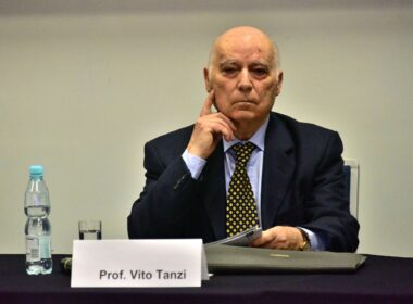 Facultatea de Business Cluj din cadrul Universităţii Babeş-Bolyai (FBC - UBB) găzduieşte vizita lui Vito Tanzi, personalitate de renume mondial în domeniul economic şi financiar.