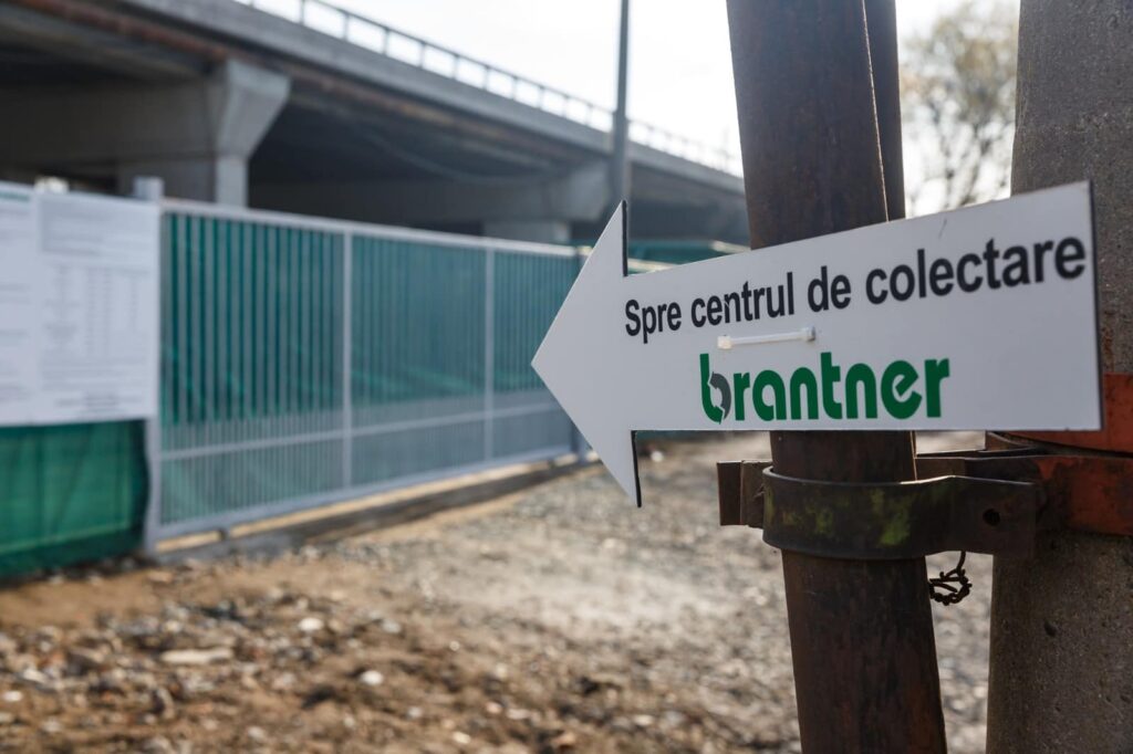 Grupul austriac din care facem parte, acționează în 10 țări din Europa; ne ocupăm de construcții civile, infrastructură rutieră mare (autostrăzi, poduri, căi ferate), pe care le edificăm direct cu angajații noștri sau cu subcontractori.