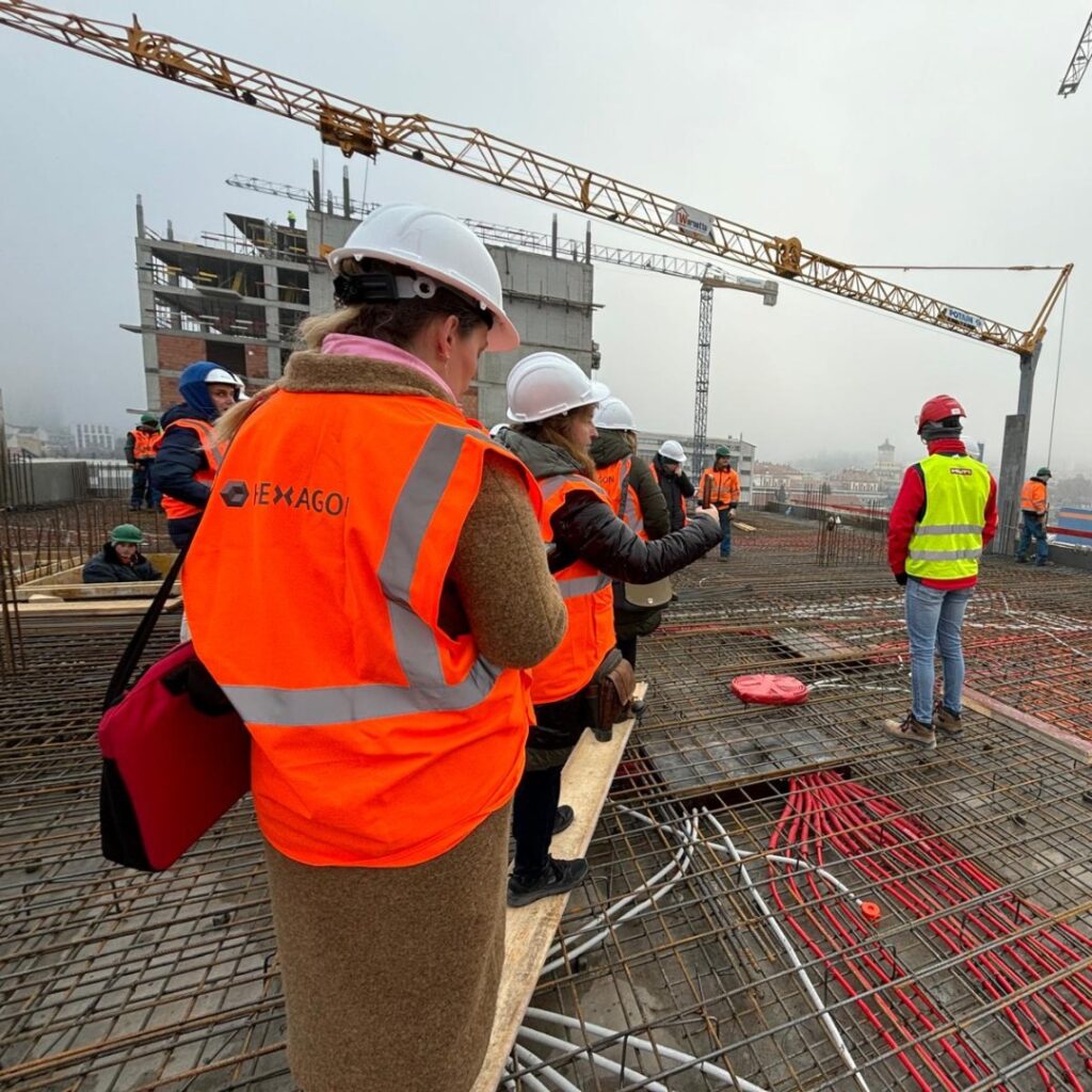 Facultatea de Construcții din cadrul Universității Tehnice din Cluj-Napoca (FCC - UTCN) a lansat un parteneriat cu compania imobiliară Hexagon, având ca scop consolidarea colaborării dintre mediul academic și cel privat.