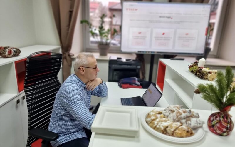 Asociații săi sunt Ciprian Morcan (51%), Lucian Maier (24%), Petru Turbuțan (20%), Claudia Halas (5%).