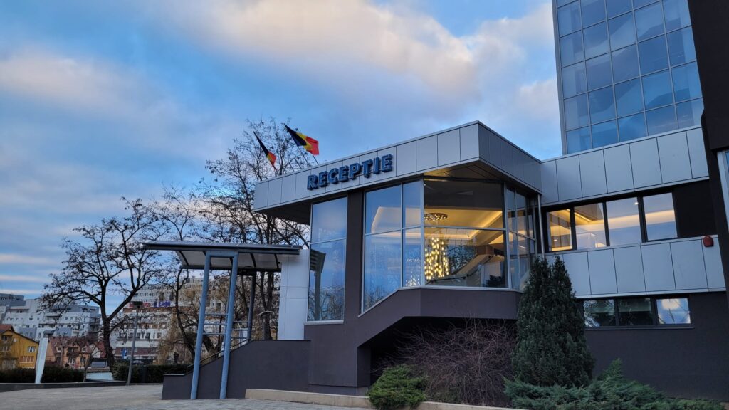 Complexul hotelier cunoscut drept Casa Tineretului în care Consiliul Județean (CJ) Cluj este acționar unic a obținut clasificarea de 4*, ocazie cu care a devenit Hotelul Univers.
