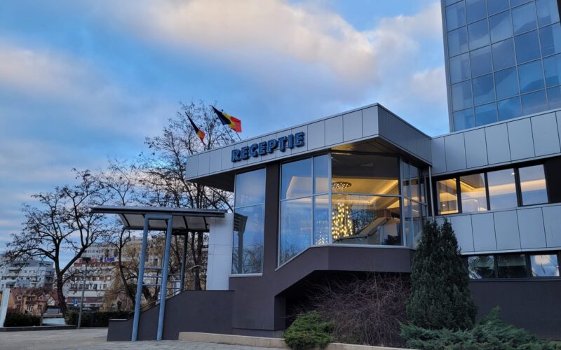 Complexul hotelier cunoscut drept Casa Tineretului în care Consiliul Județean (CJ) Cluj este acționar unic a obținut clasificarea de 4*, ocazie cu care a devenit Hotelul Univers.